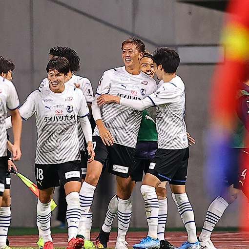 大分が初の天皇杯４強入り！  長沢駿の強烈ヘディング弾で先制、J２首位の磐田を２-０撃破