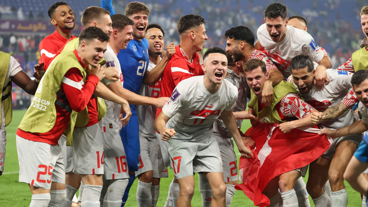 試合巧者スイスが決勝トーナメントへ。王国をも上回るグループG最多得点のセルビアは敗退【FIFA ワールドカップ 2022 グループG ハイライト】
