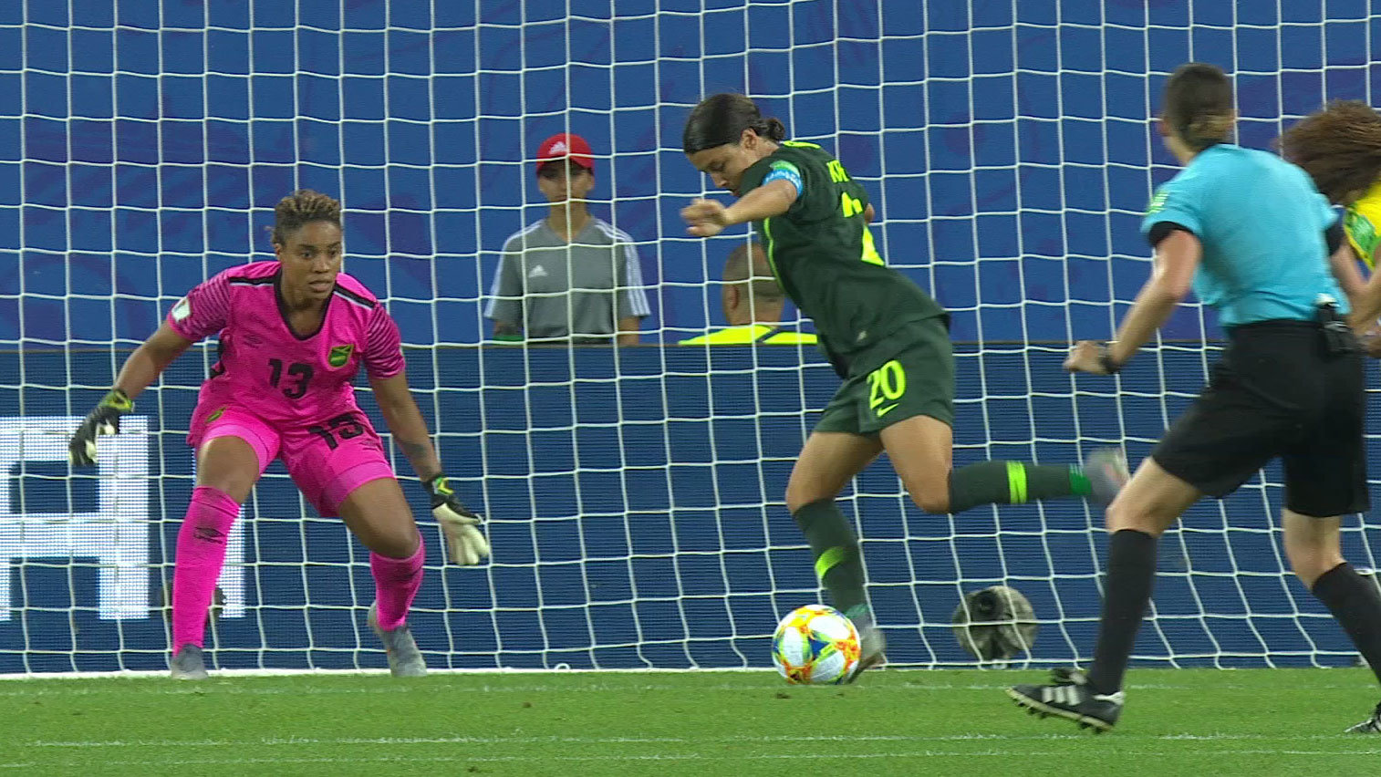 オーストラリア、サマンサ・カー4得点でジャマイカに勝利。オーストラリアはC組2位でGL突破【FIFA 女子ワールドカップ - グループC第3節 ハイライト動画】