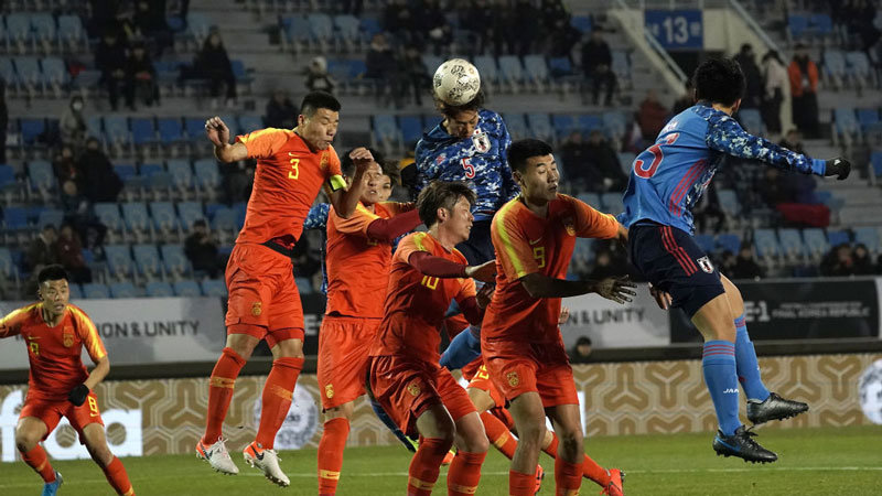 中国のラフプレーに悩まされるも鈴木、三浦のA代表初ゴールで日本がE-1初戦勝利
